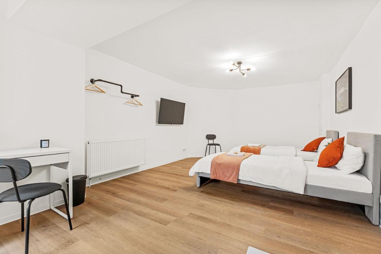 2 Zimmer Apartments, 4 Betten, Vollmoebliert,Zentrale Lage Am S-Bahnhof Berlino Esterno foto