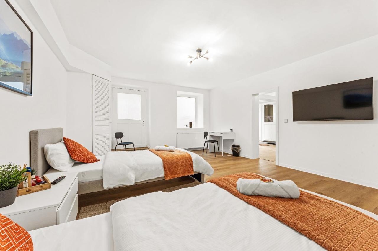 2 Zimmer Apartments, 4 Betten, Vollmoebliert,Zentrale Lage Am S-Bahnhof Berlino Esterno foto