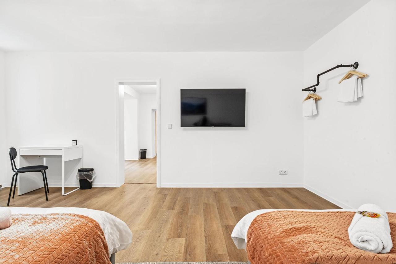 2 Zimmer Apartments, 4 Betten, Vollmoebliert,Zentrale Lage Am S-Bahnhof Berlino Esterno foto