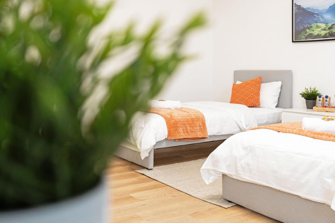 2 Zimmer Apartments, 4 Betten, Vollmoebliert,Zentrale Lage Am S-Bahnhof Berlino Esterno foto