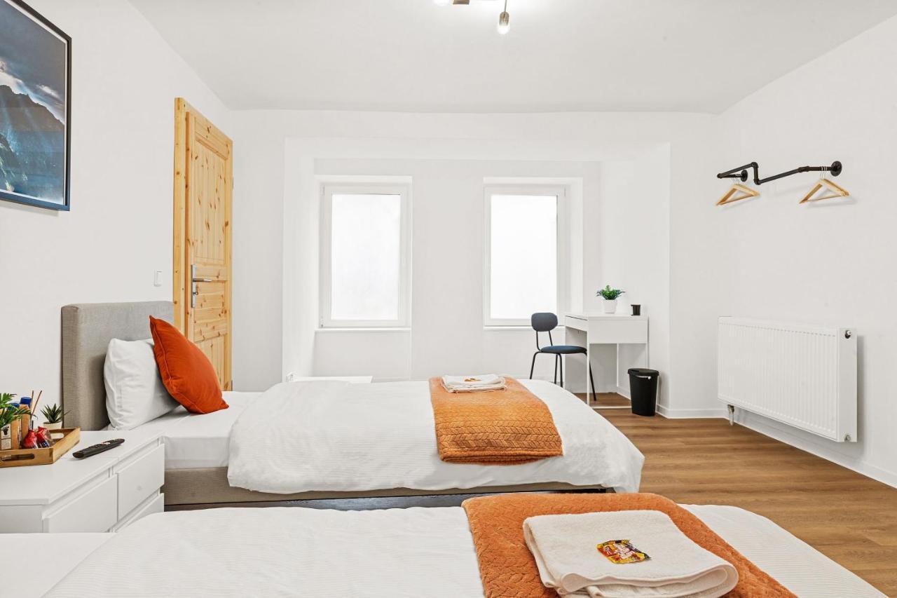 2 Zimmer Apartments, 4 Betten, Vollmoebliert,Zentrale Lage Am S-Bahnhof Berlino Esterno foto